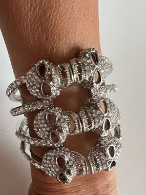 Crystal skull hinge bangle